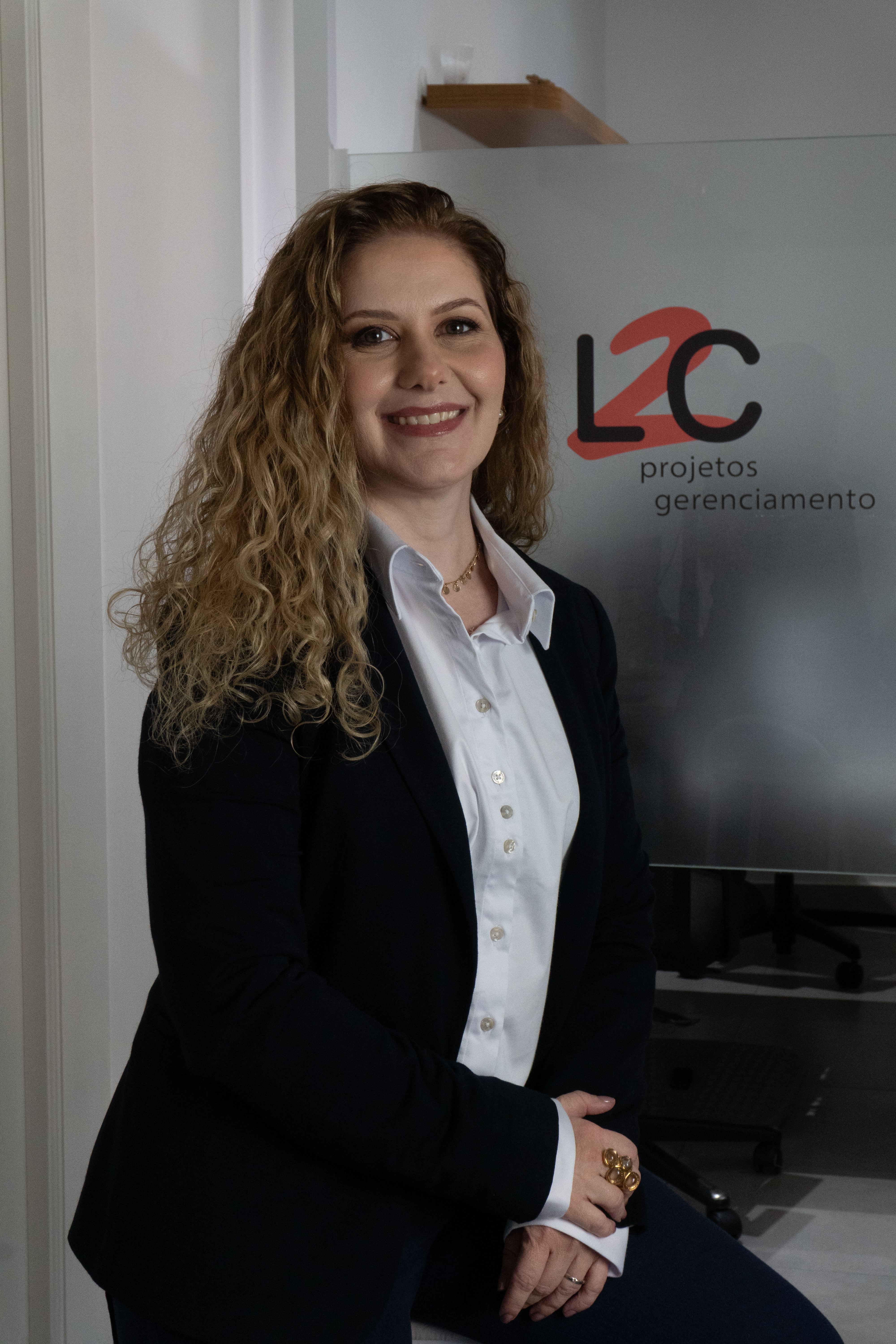 Foto da Sócia Fundadora da L2C Engenharia, Luciana Conrado